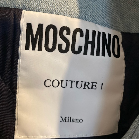 NWOT Moschino Light Blue Cropped Denim Jacket with Gold Buttons Size US 6 - Picture 3 of 5